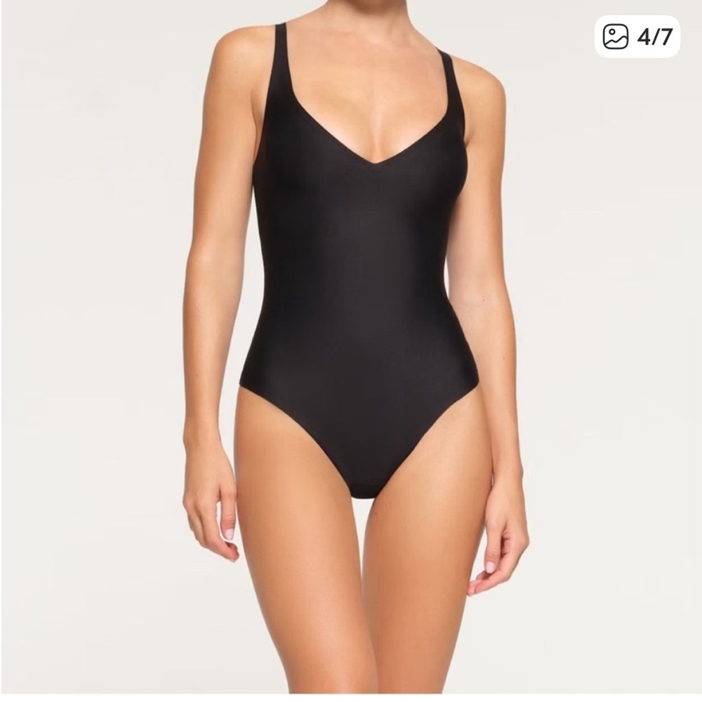 SKIMS Unlined Plunge Thong Bodysuit Onyx S Small New NWT